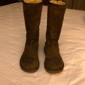 UGG Knightsbridge brown suede tall boot, big girl 6, fits ladies 7, great boot!
